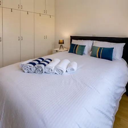 Spacious 5br Mouttagiaka With Pool, Near فيلة *
