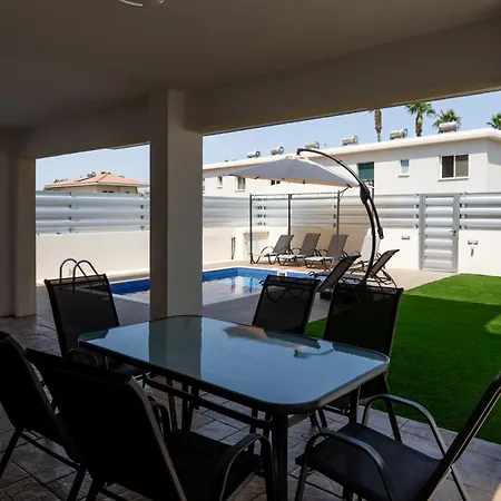 Spacious 5br Mouttagiaka With Pool, Near * Limasol